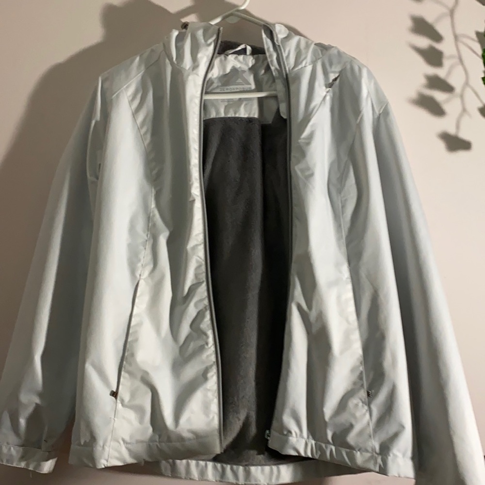 White wind breaker